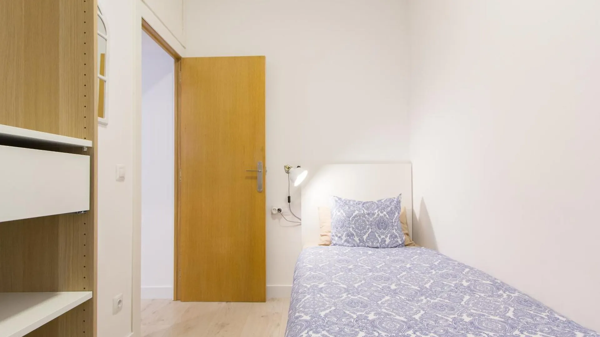Novus Homes Barcelona Collblanc L'Hospitalet de Llobregat 0*,  Spain