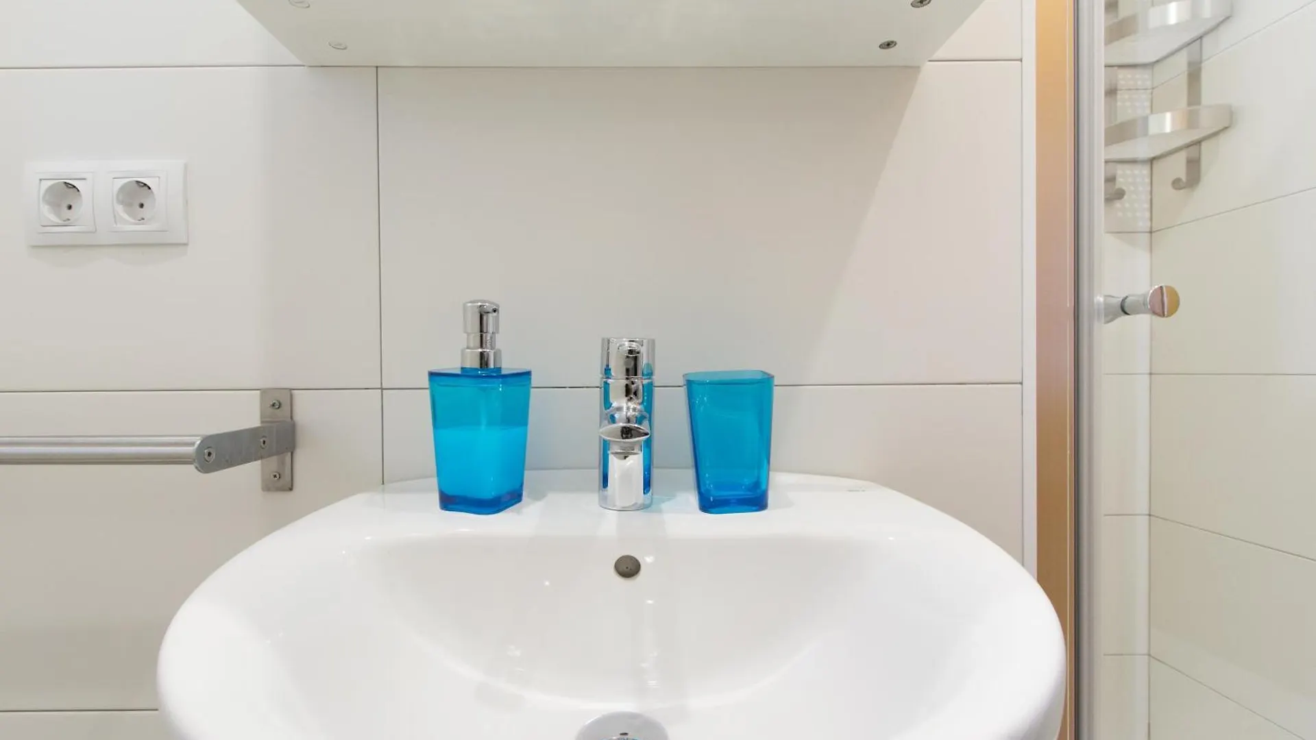 Novus Homes Barcelona Collblanc L'Hospitalet de Llobregat 0*,  Spain